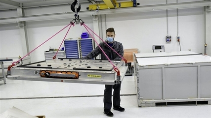 动力电池退役潮下 每块电动车电池价值7000元，电池回收与开发新机遇